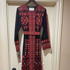 Elegant Thoube Dress
Made out of high quality crepe fabric